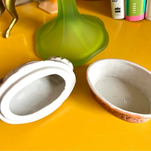 Vintage Painted Ceramic Little Hen on Nest Basket Trinkets Coveted Dish - Picture 5 of 5